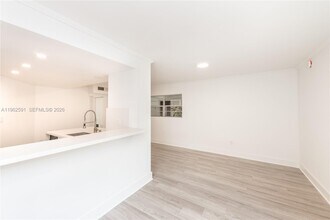 230 Sunrise Dr in Key Biscayne, FL - Building Photo - Building Photo