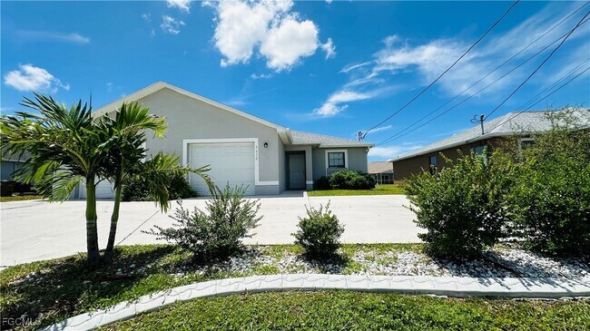 1632 SW 33rd St in Cape Coral, FL - Foto de edificio - Building Photo