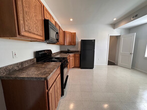 5651 E Wister St in Philadelphia, PA - Foto de edificio - Building Photo