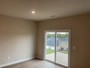 802 Treeline Rd in Moore, SC - Foto de edificio - Building Photo