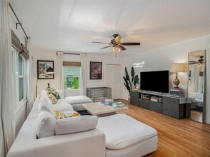 1024 E Henry Ave in Tampa, FL - Building Photo - Building Photo