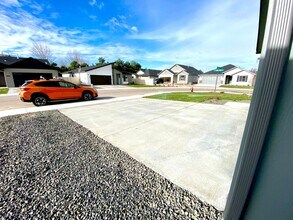 3956 N Amberwood Ave in Meridian, ID - Building Photo - Building Photo