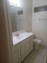 4108 W Ave L in Lancaster, CA - Foto de edificio - Building Photo