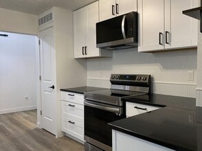 2220 E 12th St in The Dalles, OR - Building Photo - Building Photo