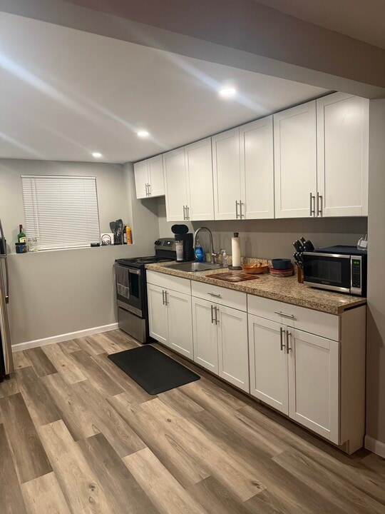 236 Long Island Ave, Unit Studio in Holtsville, NY - Building Photo