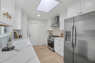 148 Exbourne Ave in San Carlos, CA - Foto de edificio - Building Photo