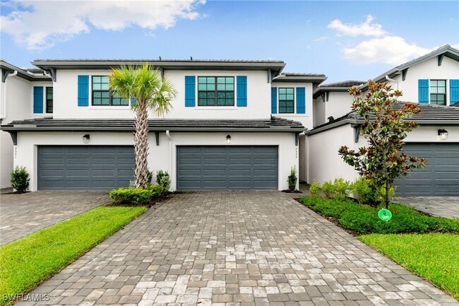 7555 Rockefeller Dr in Naples, FL - Building Photo - Building Photo
