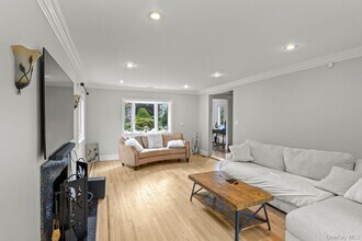 41 Allenwood Rd in Great Neck, NY - Building Photo - Building Photo