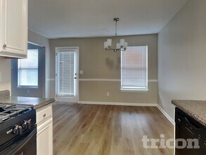 4928 Bryant Dr in Snellville, GA - Foto de edificio - Building Photo