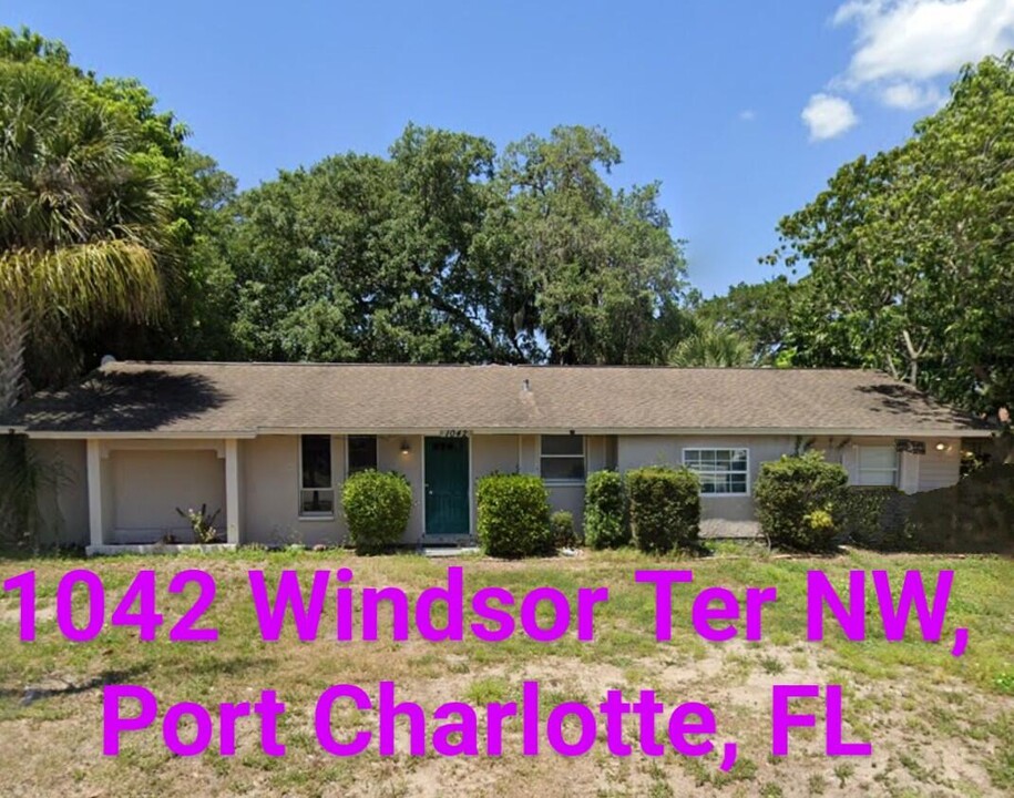 1042 Windsor Terrace NW in Port Charlotte, FL - Building Photo