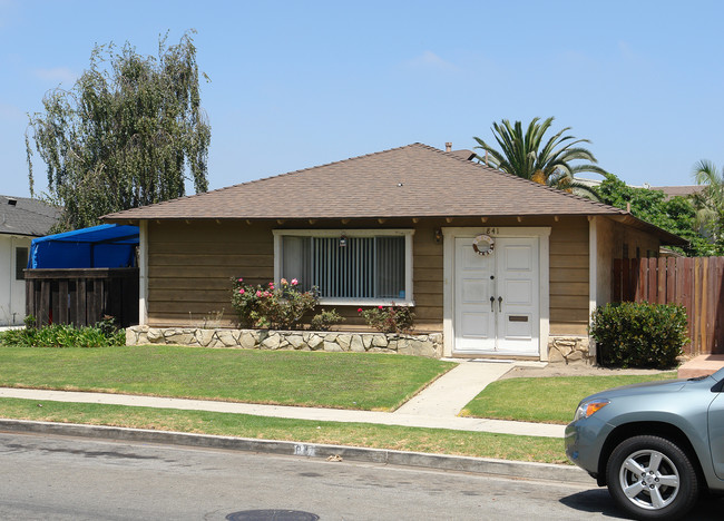 841-845 Ivywood Dr in Oxnard, CA - Foto de edificio - Building Photo