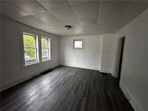 410 Hallam Ave in Washington, PA - Building Photo - Building Photo