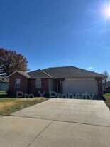 5544 David St W in Springfield, MO - Building Photo