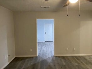 309 S Avenue C Ave in Elgin, TX - Building Photo - Building Photo