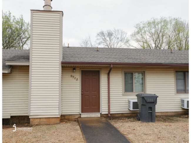 property at 3712 Lakewood Dr