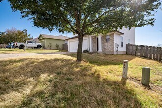 104 Pond Way in Hutto, TX - Building Photo - Building Photo