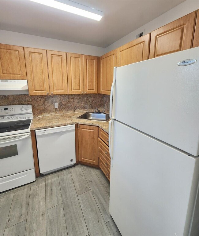 10900 SW 196th St in Cutler Bay, FL - Building Photo - Building Photo