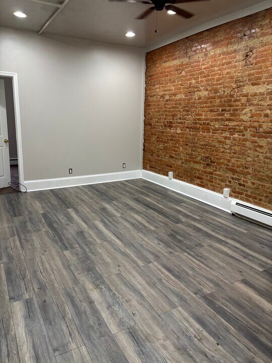 203 DeKalb St, Unit 1 in Norristown, PA - Building Photo