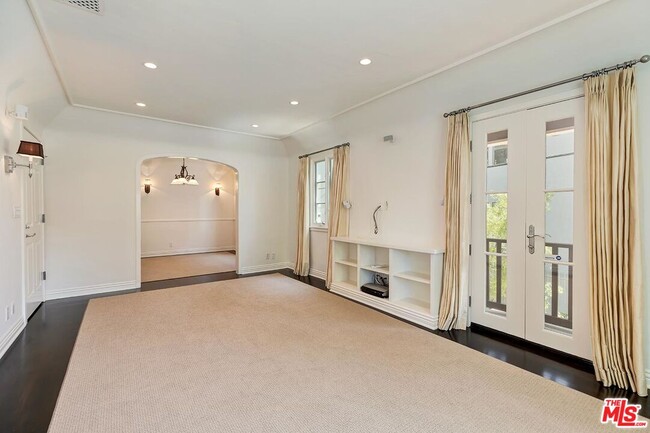 668 S Gretna Green Way in Los Angeles, CA - Building Photo - Building Photo