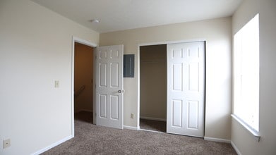 Creekside Village in Sunbury, OH - Foto de edificio - Building Photo