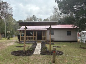 114 Coy Ellis Rd in Defuniak Springs, FL - Building Photo