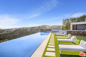 1033 Somera Rd in Los Angeles, CA - Building Photo - Building Photo