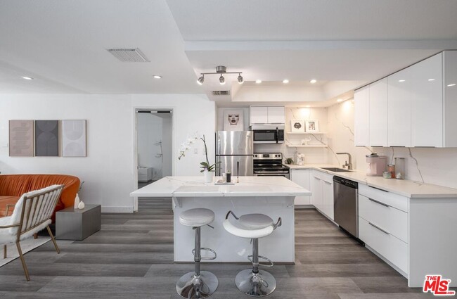 property at 321 S San Vicente Blvd