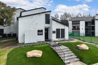 Hills at 5400 in Fort Worth, TX - Building Photo - Building Photo
