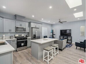 3216 W 30th St in Los Angeles, CA - Building Photo - Building Photo