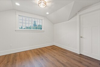 1001 N 49th St in Seattle, WA - Building Photo - Building Photo