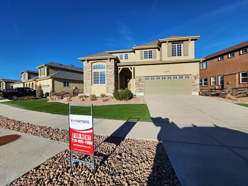 7040 Jagged Rock Cir in Colorado Springs, CO - Building Photo