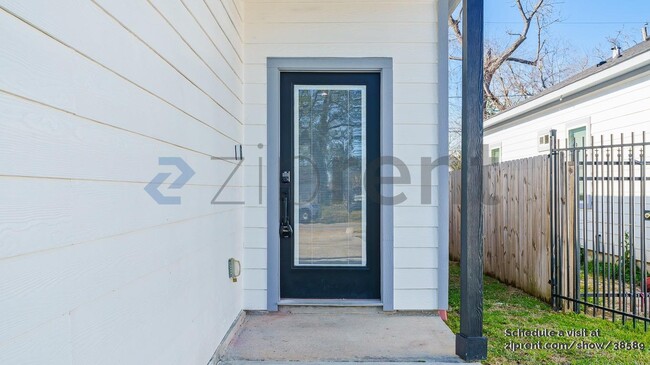 1014 Junell St in Houston, TX - Foto de edificio - Building Photo