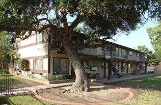 427 Ojai Rd in Santa Paula, CA - Building Photo