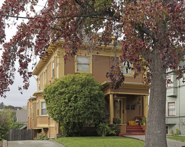 29 Moss Ave in Oakland, CA - Foto de edificio - Building Photo