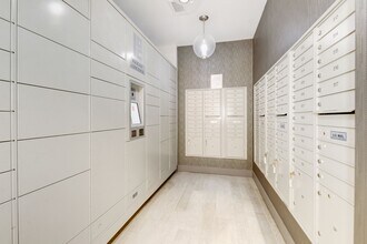 1350 Maryland Ave NE, Unit PH-516 in Washington, DC - Foto de edificio - Building Photo