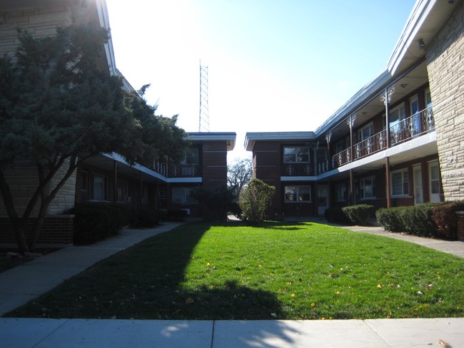 7136 W 26th St in Berwyn, IL - Building Photo - Building Photo