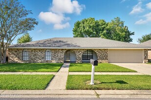 119 Canada Dr in Lafayette, LA - Building Photo
