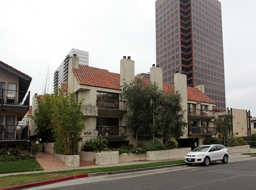 11718 Goshen Ave in Los Angeles, CA - Building Photo