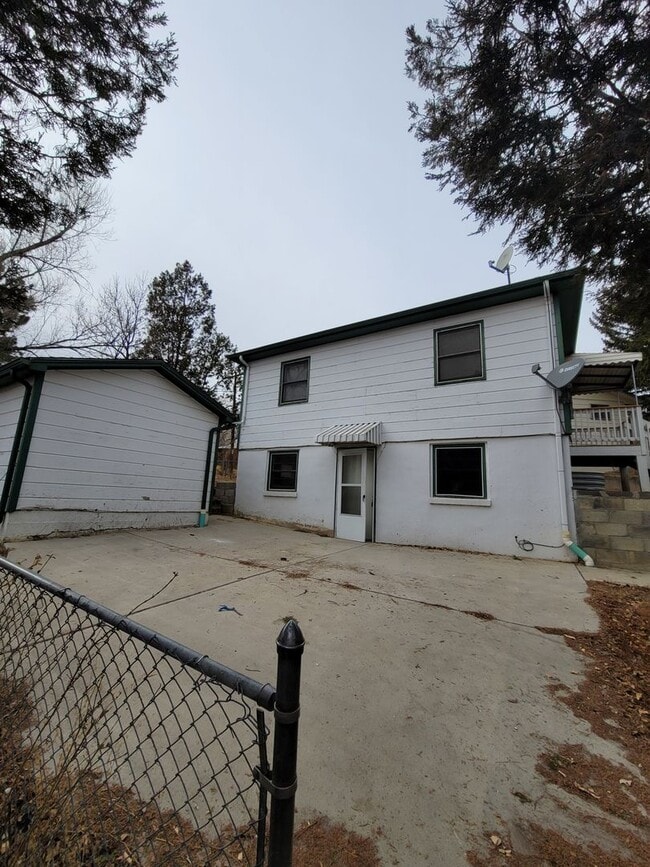 property at 2503 Glen View Ave
