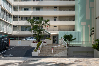 Kainalu Apartments in Honolulu, HI - Building Photo - Building Photo