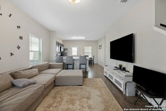 13514 Lily Ln in Saint Hedwig, TX - Building Photo - Building Photo