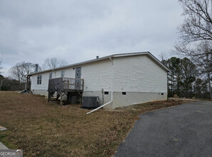 340 Kelly Farm Rd in Newnan, GA - Building Photo - Building Photo