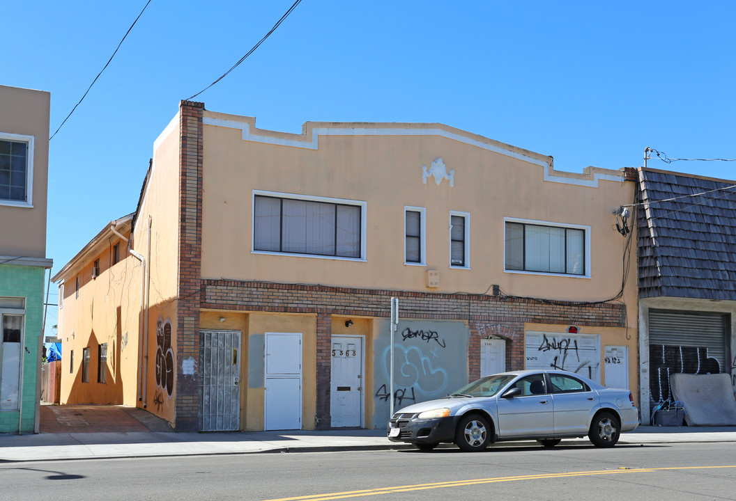 5363-5365 Foothill Blvd in Oakland, CA - Building Photo