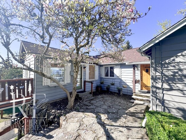 525 Sweaney St in Port Orchard, WA - Building Photo - Building Photo