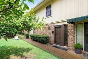 2116 Hobbs Rd, Unit K2 in Nashville, TN - Building Photo