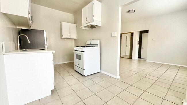 property at 5606 S Figueroa St