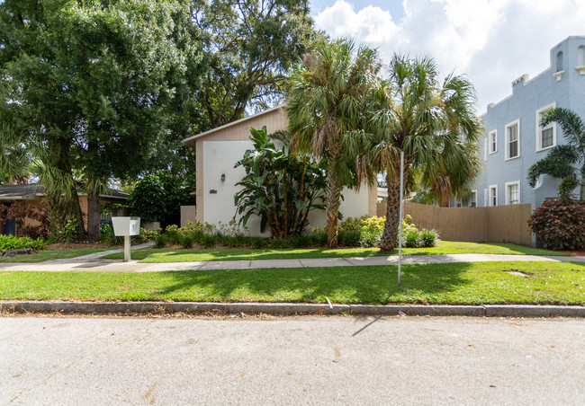 Westland Townhomes in Tampa, FL - Building Photo - Building Photo