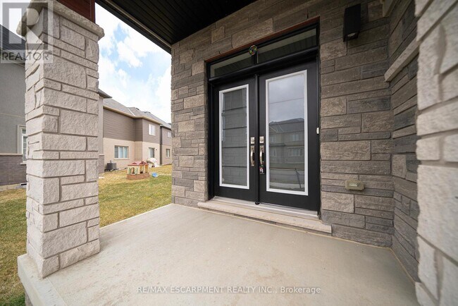 9 Tarrison St in Brantford, ON - Building Photo - Building Photo