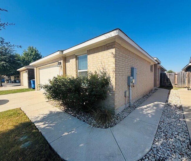 1302 Golden Barley Dr in Pflugerville, TX - Building Photo - Building Photo