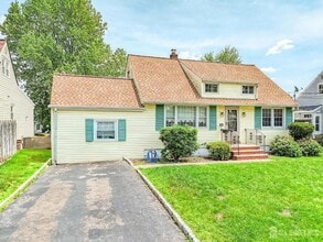 25 Adams St in Iselin, NJ - Building Photo - Building Photo